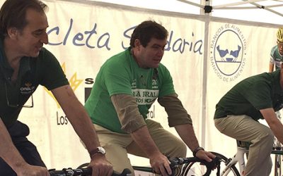 Más de 2000 personas participan en la ‘Bicicleta solidaria’ en Sevilla de Caja Rural del Sur-Seguros RGA convirtiendo sus pedaleos en alimentos