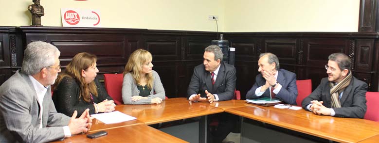 Encuentro del director general de Caja Rural del Sur con la secretaria general de UGT Andalucía
