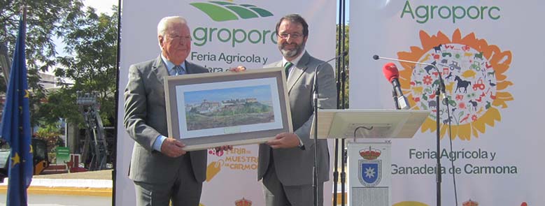 Reconocimiento de Agroporc al presidente de Caja Rural del Sur José Luis García Palacios