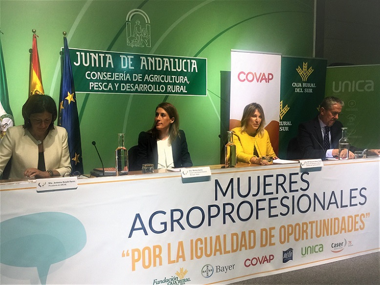 María Patrocinio Álvarez, directiva de Caja Rural del Sur, ponente en el “I Foro Nacional Business Agro Mujeres Profesionales” celebrado en Sevilla