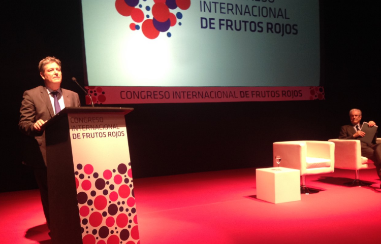 El director de Fundación Caja Rural del Sur presentó a Antonio Garrigues en el Congreso de los Frutos Rojos