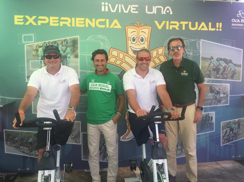 550 kilómetros de pedaladas solidarias con Caja Rural del Sur y RGA Seguros en la meta de la Vuelta en Tomares