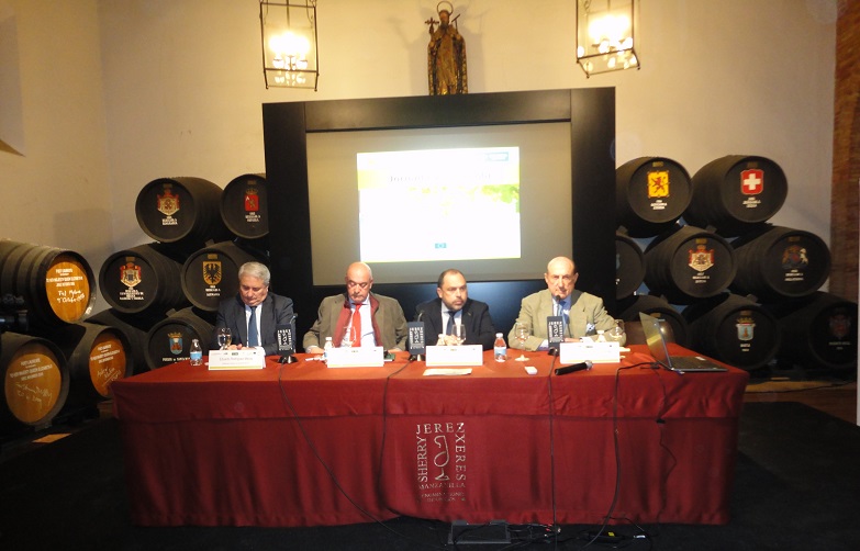 El sector del vino analizado en una jornada de Cooperativas Agro-Alimentarias con la colaboración de Caja Rural del Sur