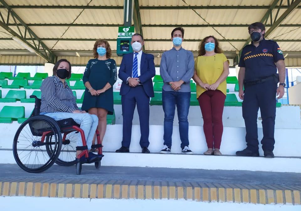 Caja Rural del Sur apoya al Ayuntamiento de Cortegana para la adquisición de un desfribilador para su Estadio Municipal