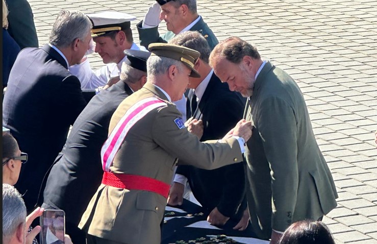 José Luis García-Palacios, condecorado en el acto central del Día de la Policía en Sevilla