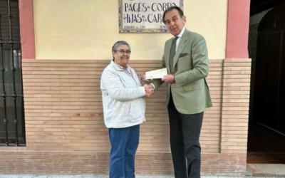 Los empleados de Caja Rural del Sur donan la recaudación de la iniciativa solidaria al Comedor Social Pagés del Corro de Sevilla