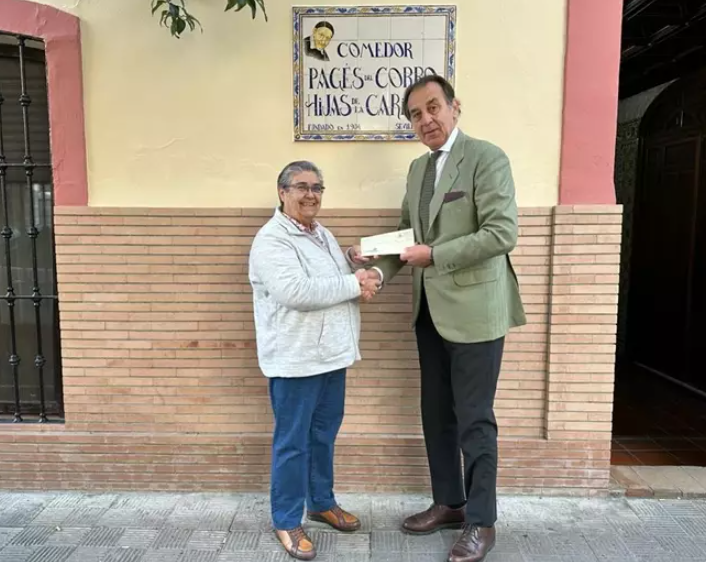 Los empleados de Caja Rural del Sur donan la recaudación de la iniciativa solidaria al Comedor Social Pagés del Corro de Sevilla