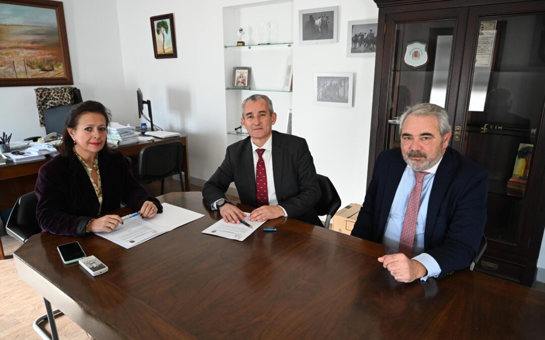 Convenio de colaboración de Caja Rural del Sur con el Ayuntamiento de Hinojos (Huelva)