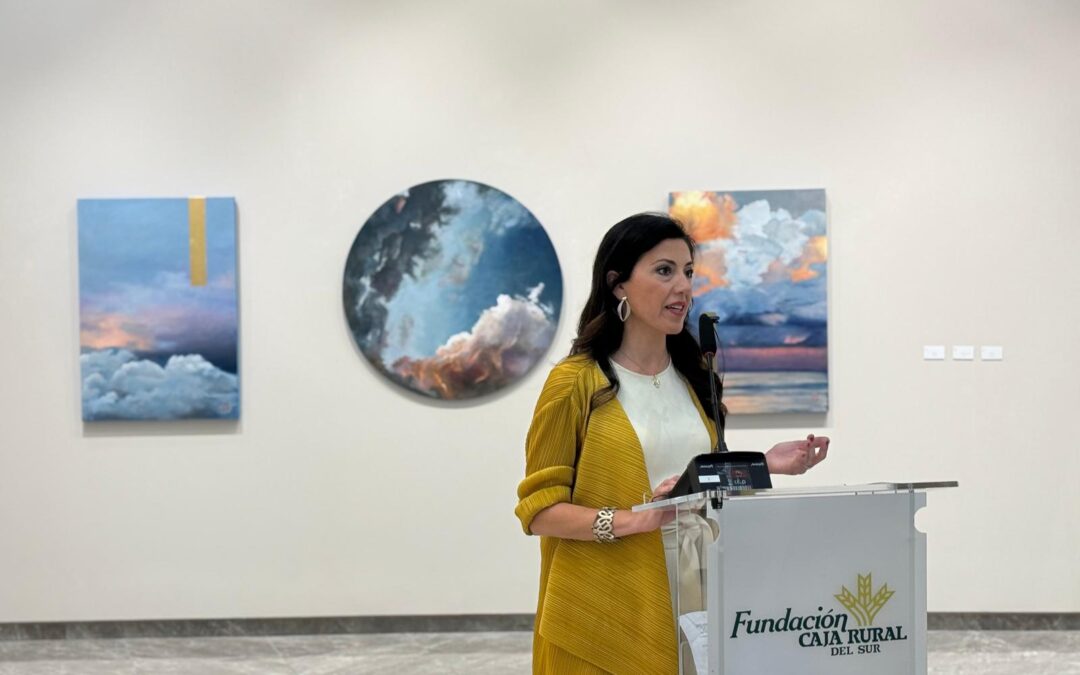 La sala de la Fundación Caja Rural del Sur en Córdoba acoge la exposición pictórica ‘Entre el cielo y el mar’ de María Oria