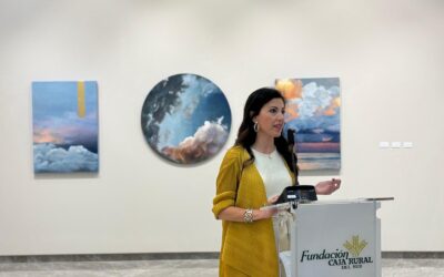 La sala de la Fundación Caja Rural del Sur en Córdoba acoge la exposición pictórica ‘Entre el cielo y el mar’ de María Oria