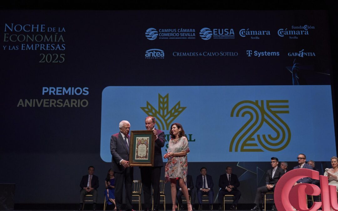 Caja Rural del Sur premiada por el 25 aniversario en la Noche de la Economía y las Empresas de la Cámara de Comercio de Sevilla