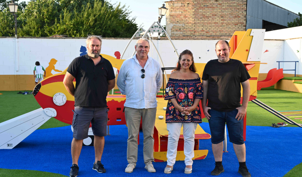 Hinojos reabre el parque infantil El Valle tras una reforma integral con el apoyo de Caja Rural del Sur