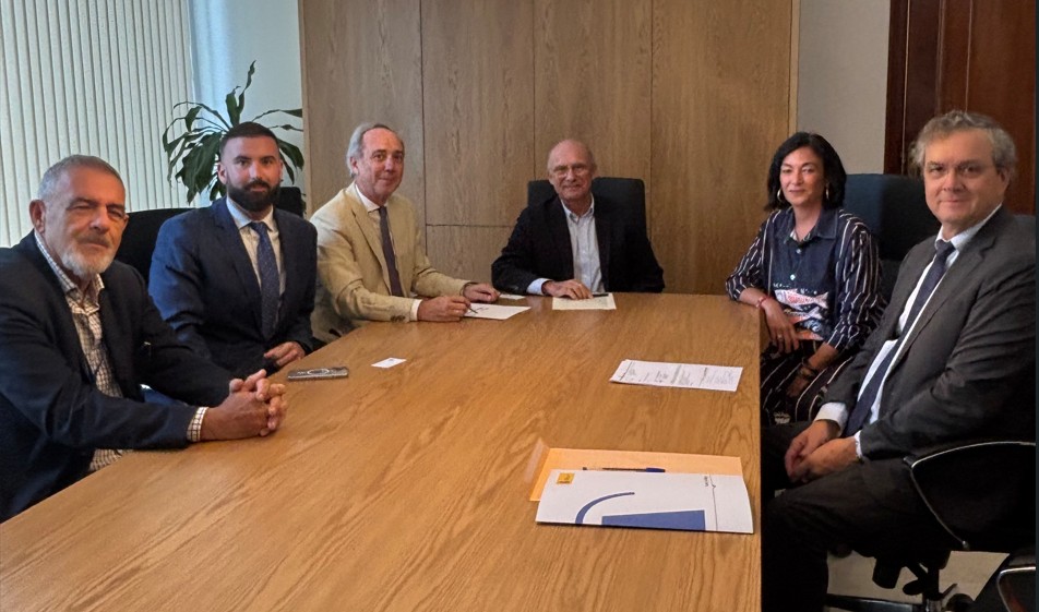 Caja Rural del Sur respalda la financiación del Puerto de Málaga con una línea de crédito de 5 millones