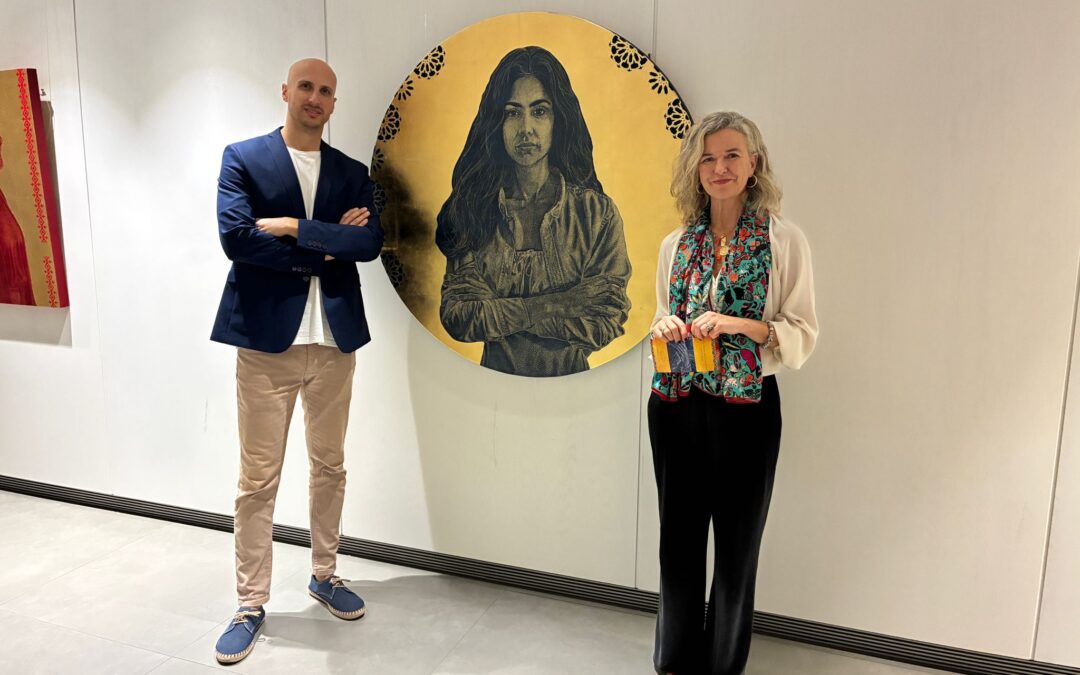 Inaugurada la exposición “Soy la mujer que quiero ser” del pintor Carlos Rojas-Redondo en la Fundación Caja Rural del Sur en Sevilla