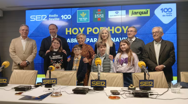 Radio Sevilla entrega los premios a los mejores cuentos de «Palabras para la Navidad» en Caja Rural del Sur