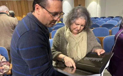 Presentación en Hueva del libro “Voces de la luz” de fotografía y poesía respaldado por Caja Rural del Sur
