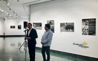 Miguel Vázquez recuerda con sus fotografías en la Fundación Caja Rural del Sur la primera etapa taurina de La Merced